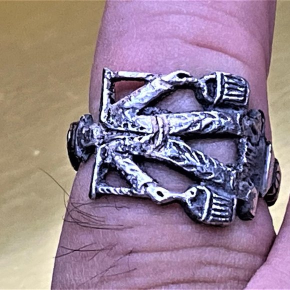Spoon ring from Holland of a Dutch Boy carrying water buckets. Size 8 Spoon Ring - Picture 1 of 1